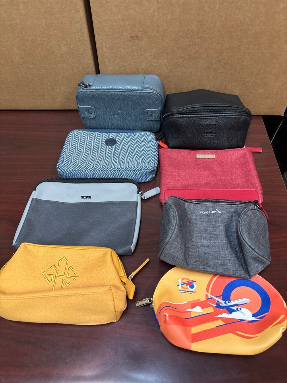 Airlines Travel Amenity Kit Toiletry Bags Shinola Tumi Ferragamo Delta Lot 8